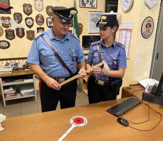 Calabria- litiga con fratello e lo colpisce con un’ascia
