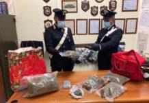 Scambio di droga vicino alla caserma dei carabinieri- arrestati