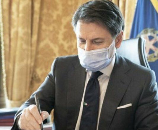 Conte firma nuovo Dpcm- chiusura bar ristoranti alle 18:00