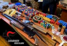 Un arresto per detenzione illegale di armi e munizioni e di detenzione ai fini di spaccio di stupefacenti