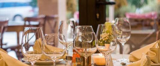 Lockdown in Francia, parla un ristoratore italiano a Parigi: “Lo Stato dà 1500 euro all’impresa e si fa carico dello stipendio dei dipendenti”