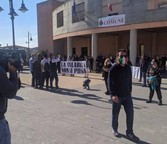 Gioia Tauro- Calabria Zona rossa: continua la protesta- questa mattina davanti al municipio