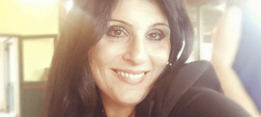 Bruciata viva dal marito, dopo 20 mesi lascia l’ospedale