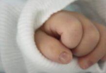 Neonato trovato in un cassonetto della spazzatura