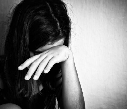 Violenta la cuginetta di 12 anni che rimane incinta, arrestato 23enne