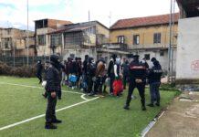 Gioia Tauro- giocavano a calcio in campo sportivo sequestrato- denunciati extracomunitari