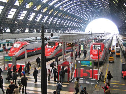 Antitrust avvia controlli su aumento prezzi treno a Natale