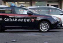 Furto d’armi nella notte- svaligiata armeria. Ladri sfondano vetrina con auto