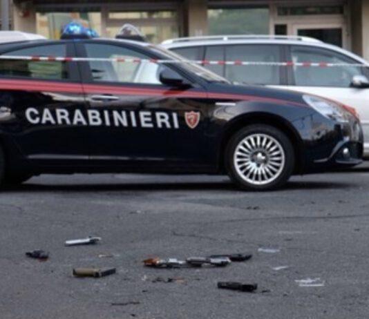 Furto d’armi nella notte- svaligiata armeria. Ladri sfondano vetrina con auto