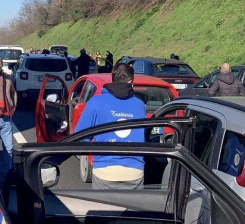 COVID- Protesta dei ristoratori- bloccata autostrada