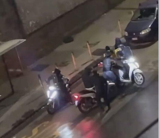 Rider picchiato- trovato motorino, fermati presunti autori: 4 minori