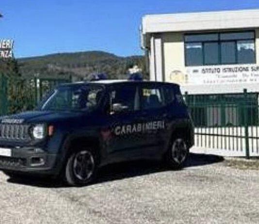 Spaccio droga vicino scuola: arrestati 3 minorenni