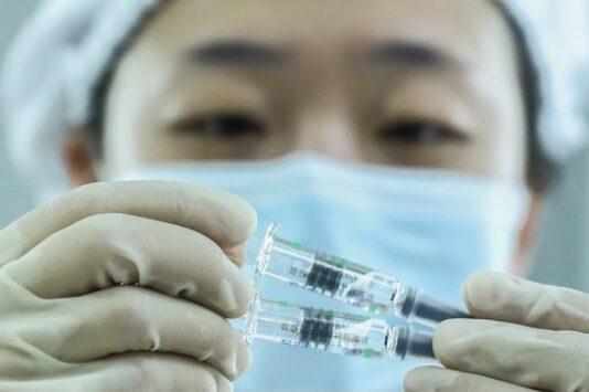 Cina: vaccini con acqua e sale venduti come anti COVID