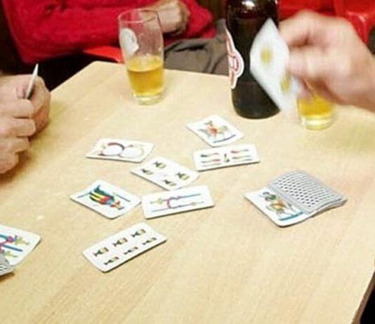 Giocavano a carte in circolo ricreativo nonostante divieti COVID- sanzionati