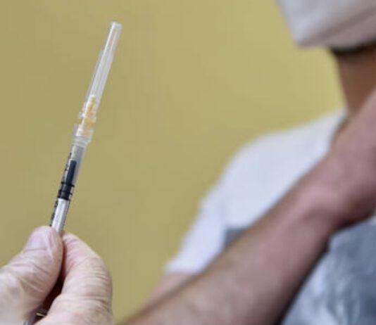 Polemica vaccini in Calabria: dosi inviate e poi ritirate