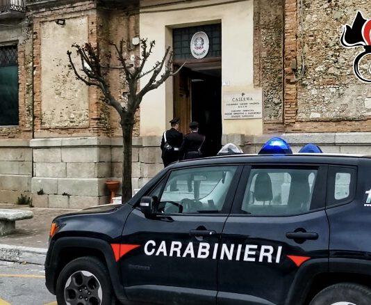 Taurianova: aggredisce concittadino, sperona e distrugge auto, picchia la moglie, insulta e minaccia carabinieri, arrestato 40enne