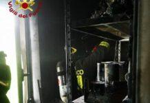 Poliziotti salvano famiglia da incendio appartamento