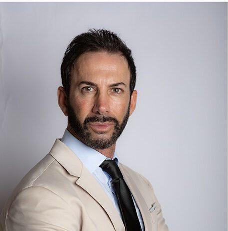 Taurianova, Pd all’attacco di Scarfò: «Festeggia compleanni in zona rossa». Lui annuncia querela