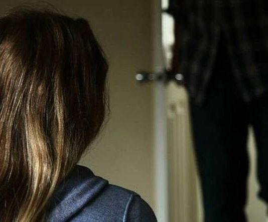 Calabria: Abusava della figlia minorenne filmandola di nascosto: arrestato 57enne