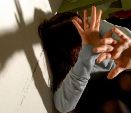 Reggio Calabria: picchia la moglie incinta davanti ai figli, arrestato 41enne