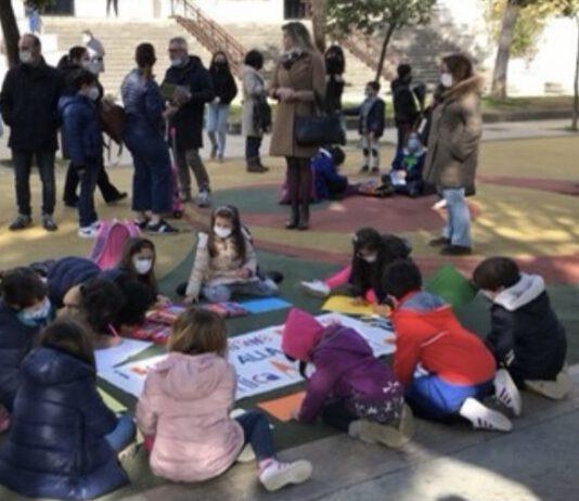 Scuole chiuse in Calabria: protesta dei genitori