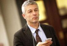 Nicola Morra: blitz e sfuriata al Centro Vaccinale di Serra Spiga, Dottore accusa malore, il dott. Marino si difende: «Offesi da chi dovrebbe tutelarci»