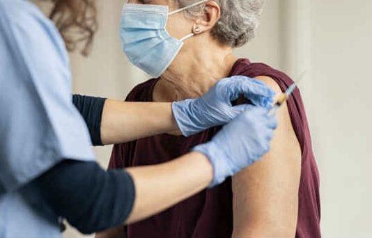 Gioia Tauro- caos vaccini: disagi per anziani, file interminabili: la denuncia dei sindacati