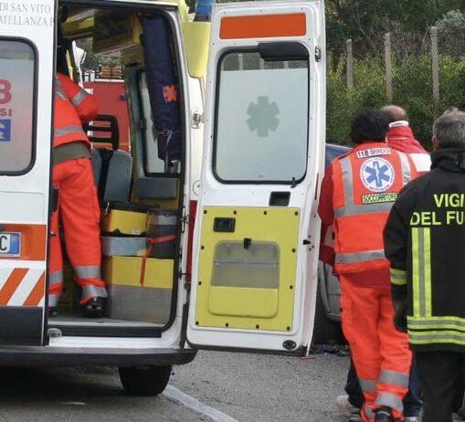 Trattore si ribalta: 60enne muore schiacciato