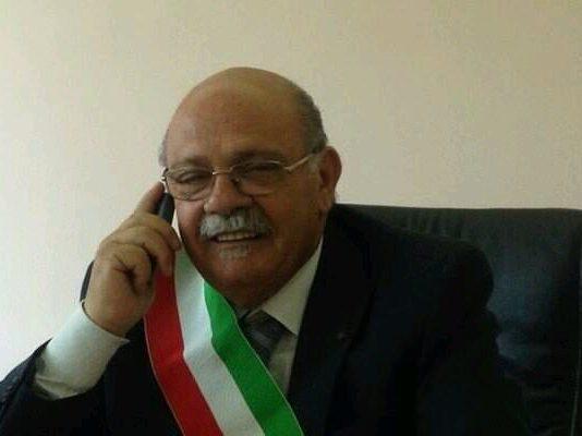 Calabria: chiede posto di lavoro per figlio ma sindaco la molesta sessualmente