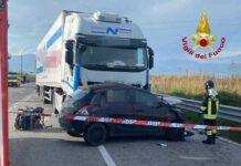 Incidente su ss 106, scontro auto tir, muore donna