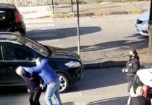 Picchia vigile che lo aveva fermato per controllo