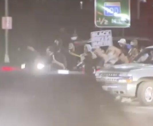 Polizia uccide 20enne afroamericano a Minneapolis: nuovi scontri