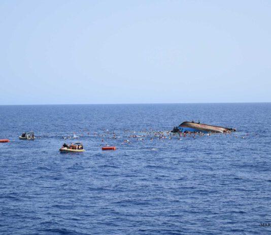 Naufragio Libia : oltre 100 i migranti morti