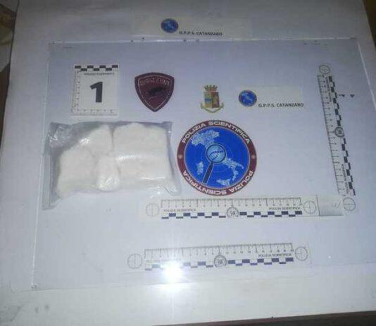 In auto con quasi mezzo kg di cocaina -arrestato 34enne