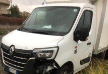 Scontro cinghiali furgone su Ss 106