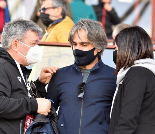 Calabresi confinati tra le mura di casa, ospedali e obitori: i loro miserabili rappresentanti istituzionali a spassarsela allo stadio! Gallo ci mandi il conto a casa: paghiamo noi!