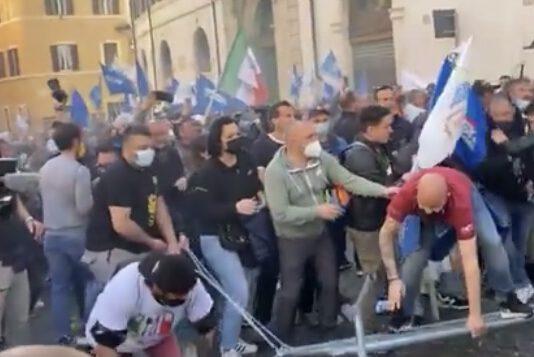 Manifestazione e scontri a Roma: poliziotti feriti