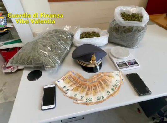 Sequestrati due kg di marijuana – un arresto