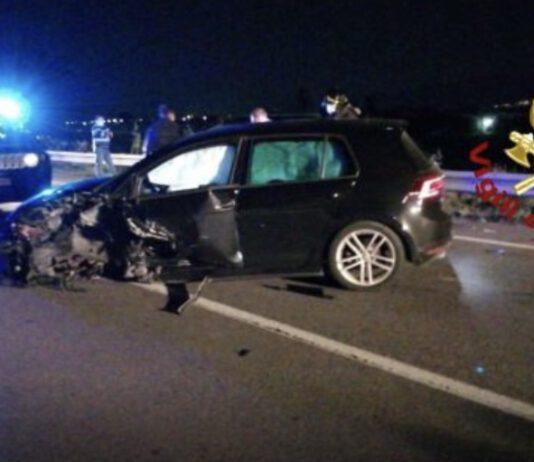 Incidente tra due auto – tre feriti