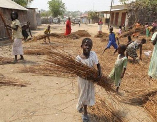 Niger, incendio scuola in capanne di paglia: morti 20 bambini