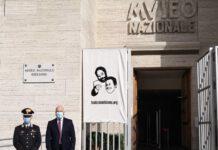 Reggio – Appeso alla facciata del MArRC un lenzuolo contro la mafia in ricordo di Falcone e Borsellino