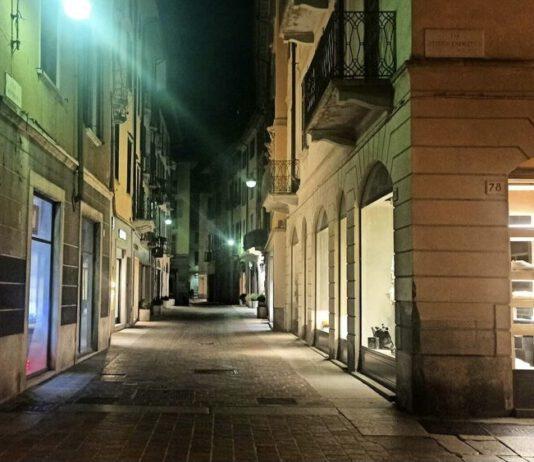 Da oggi coprifuoco alle 23