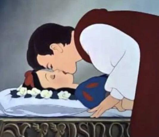 Bufera sul bacio “non consensuale” di Biancaneve