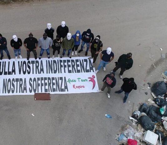 Gioia Tauro Respira – contro l’indifferenza scatta la protesta: in strada con maschere antigas e striscioni