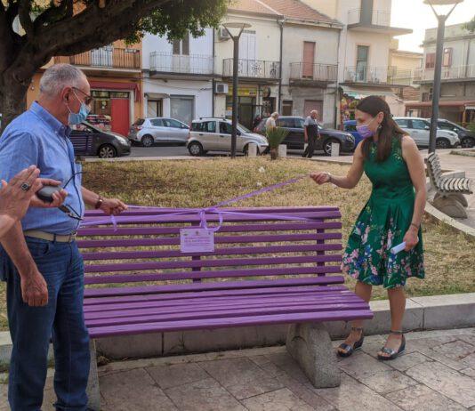 Il Comune di Gioia Tauro aderisce alla “Settimana delle Panchine Viola”. Riqualificata una Panchina a Piazza Duomo.