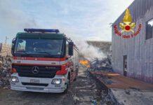 Incendio cumuli di rifiuti – disagi abitanti