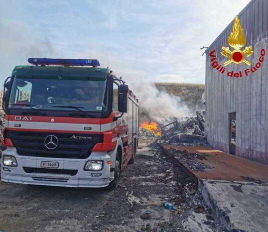 Incendio cumuli di rifiuti – disagi abitanti