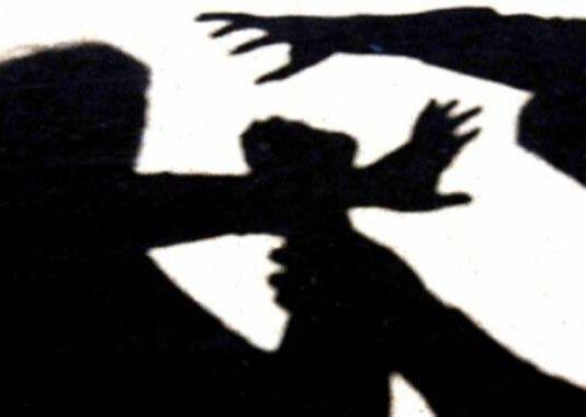 Calabria – 15enne aggredito a calci e pugni perché gay