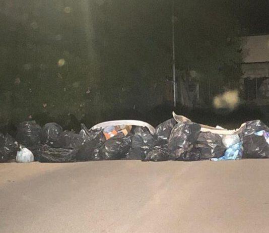 Rosarno – ignoti sbarrano strada con rifiuti