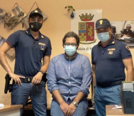 Agenti di polizia salvano uomo colpito da principio di infarto